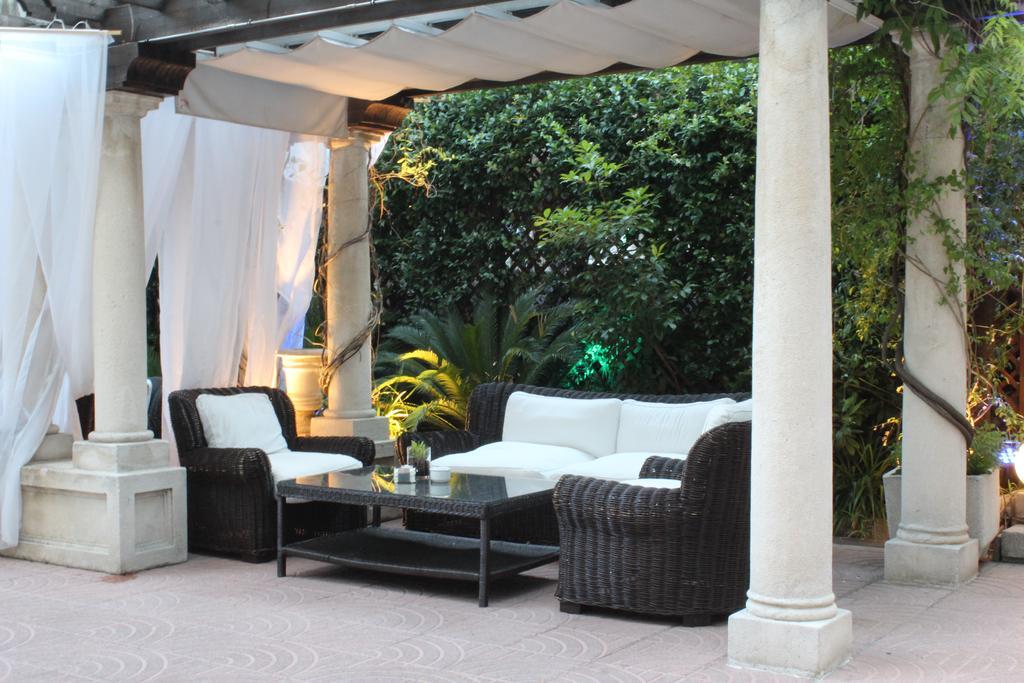 Hotel Miguel Angel Madrid Exteriör bild The Pergola