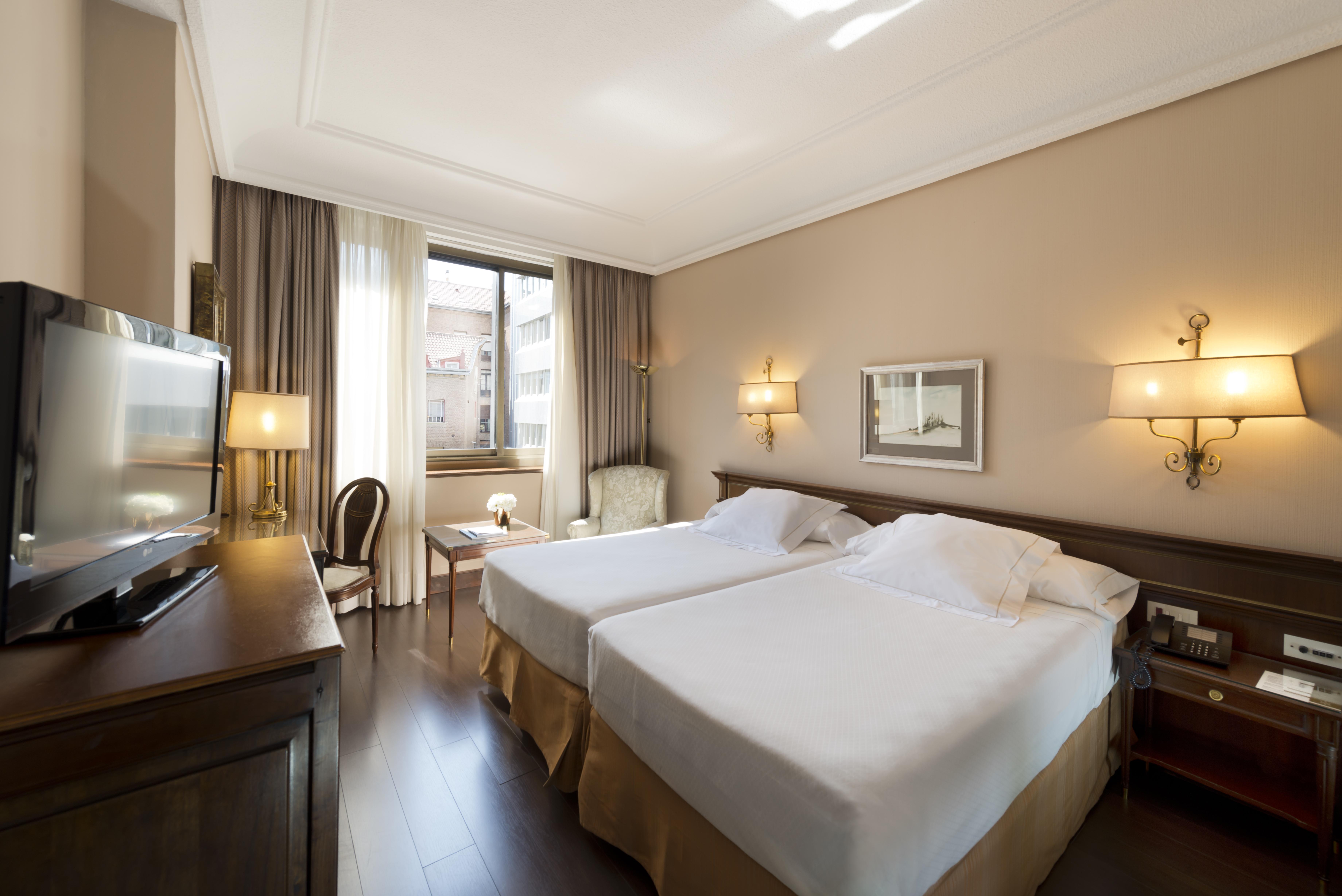 Hotel Miguel Angel Madrid Exteriör bild A room at Hotel Palace Madrid