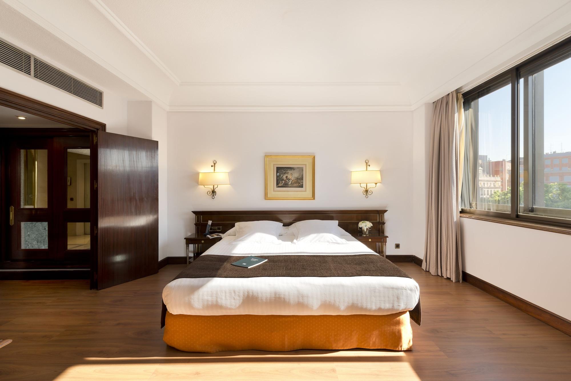 Hotel Miguel Angel Madrid Exteriör bild A room at the hotel