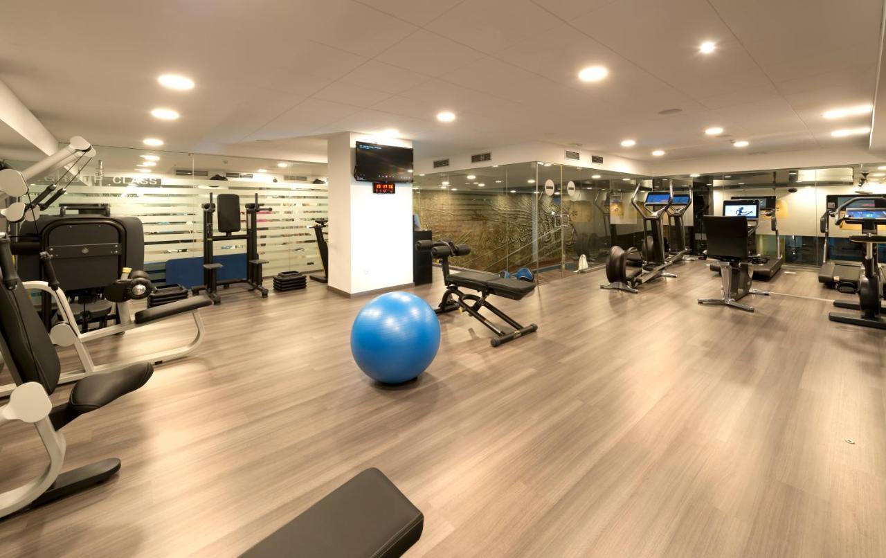 Hotel Miguel Angel Madrid Exteriör bild The gym at the hotel
