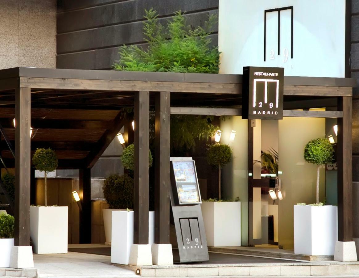 Hotel Miguel Angel Madrid Exteriör bild Entrance of the hotel