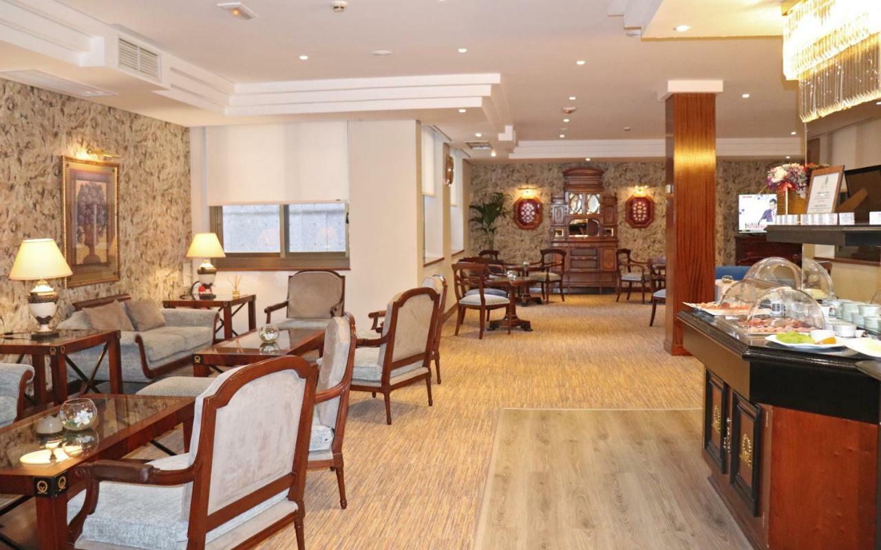 Hotel Miguel Angel Madrid Exteriör bild The lounge at the airport