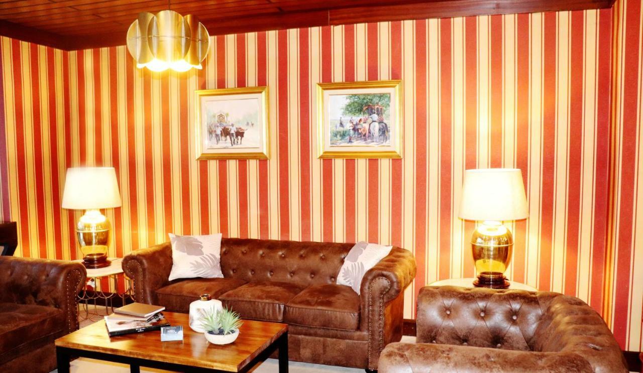 Hotel Miguel Angel Madrid Exteriör bild A room at the hotel