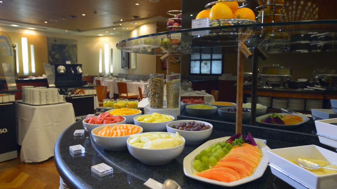 Hotel Miguel Angel Madrid Exteriör bild Fruit salad